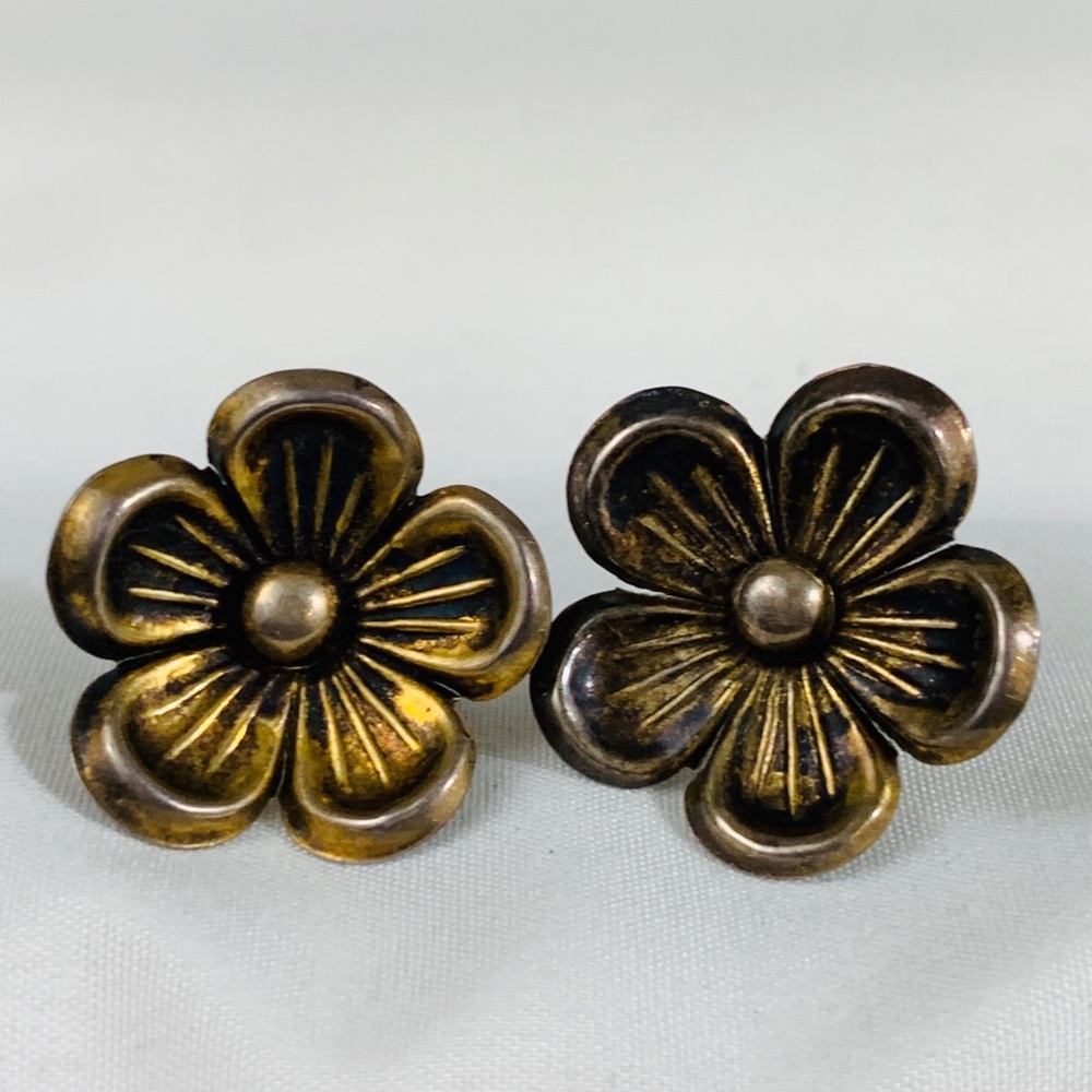 Vintage Sterling Flower Screw on Earrings